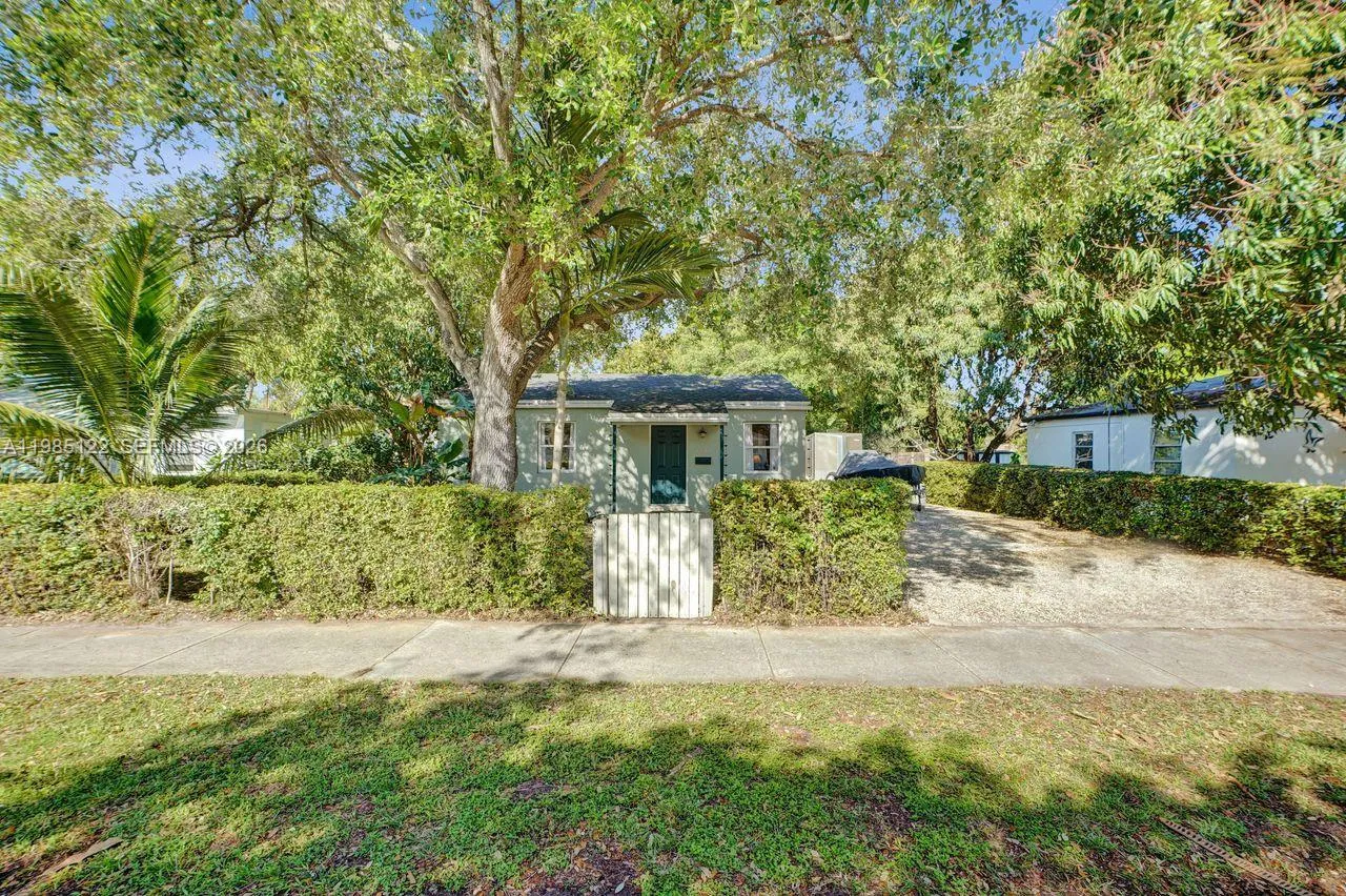 6420 Sw 58th Pl, South Miami, Florida 33143, South Miami, Florida 33143, 2 Bedrooms Bedrooms, ,1 BathroomBathrooms,Residential,For Sale,6420 Sw 58th Pl, South Miami, Florida 33143,A11985122