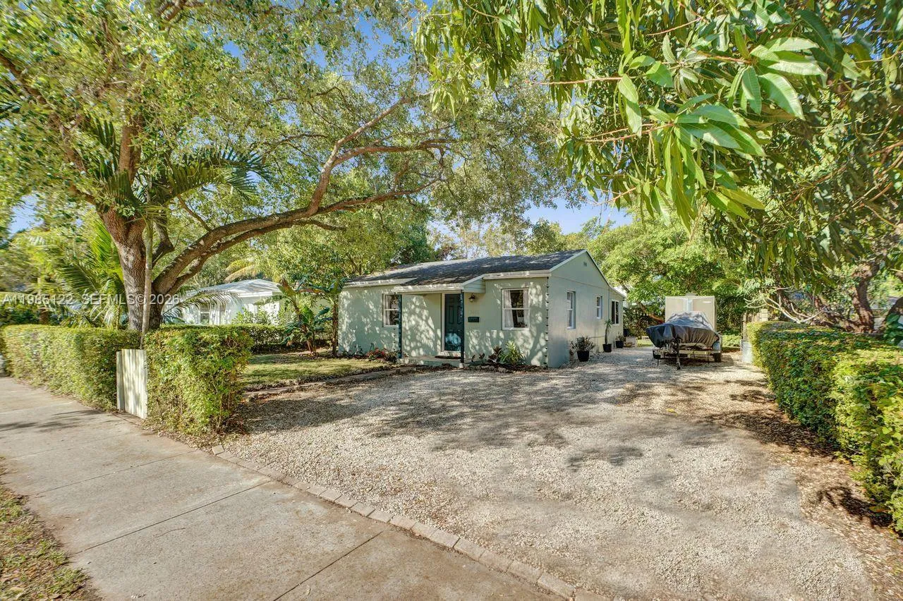 6420 Sw 58th Pl, South Miami, Florida 33143, South Miami, Florida 33143, 2 Bedrooms Bedrooms, ,1 BathroomBathrooms,Residential,For Sale,6420 Sw 58th Pl, South Miami, Florida 33143,A11985122