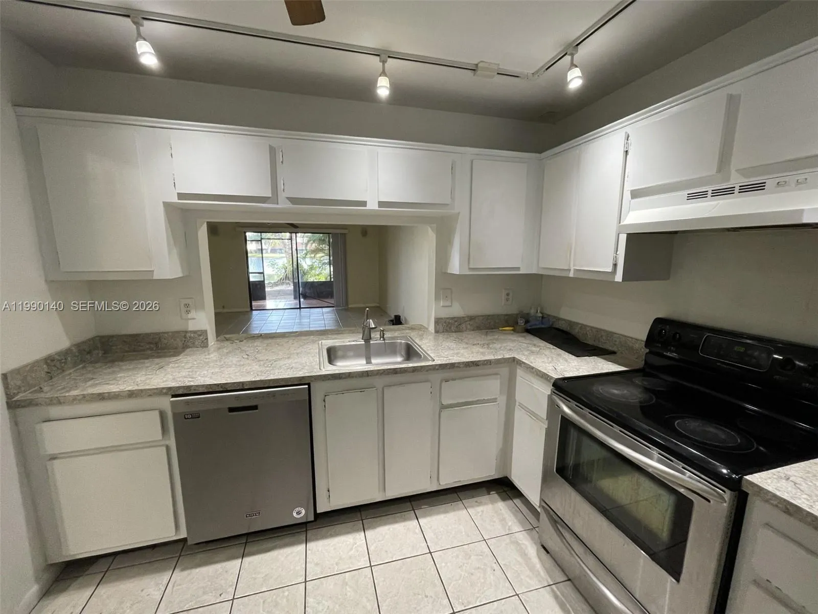 10508 Nw 6th St 10508, Pembroke Pines, Florida 330, Pembroke Pines, Florida 33026, 2 Bedrooms Bedrooms, ,2 BathroomsBathrooms,Residential Lease,For Rent,10508 Nw 6th St 10508, Pembroke Pines, Florida 330,A11990140