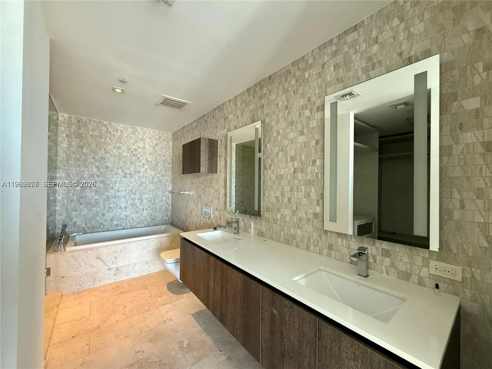 88 Sw 7th St 1808, Miami, Florida 33130, Miami, Florida 33130, 1 Bedroom Bedrooms, ,1 BathroomBathrooms,Residential Lease,For Rent,88 Sw 7th St 1808, Miami, Florida 33130,A11989877