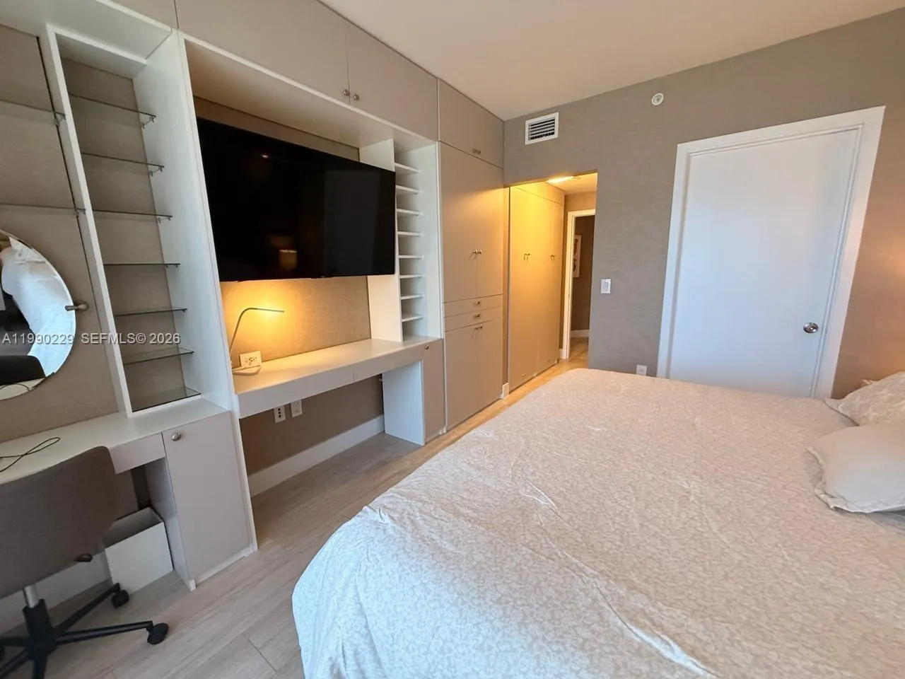 45 Sw 9th St 1401, Miami, Florida 33130, Miami, Florida 33130, 2 Bedrooms Bedrooms, ,2 BathroomsBathrooms,Residential Lease,For Rent,45 Sw 9th St 1401, Miami, Florida 33130,A11990229