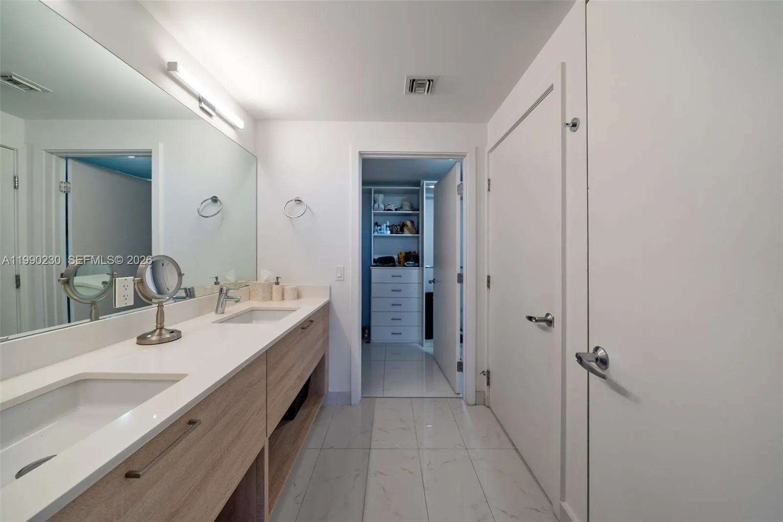 16385 Biscayne Blvd 2707, North Miami Beach, Flori, North Miami Beach, Florida 33160, 3 Bedrooms Bedrooms, ,3 BathroomsBathrooms,Residential,For Sale,16385 Biscayne Blvd 2707, North Miami Beach, Flori,A11990230