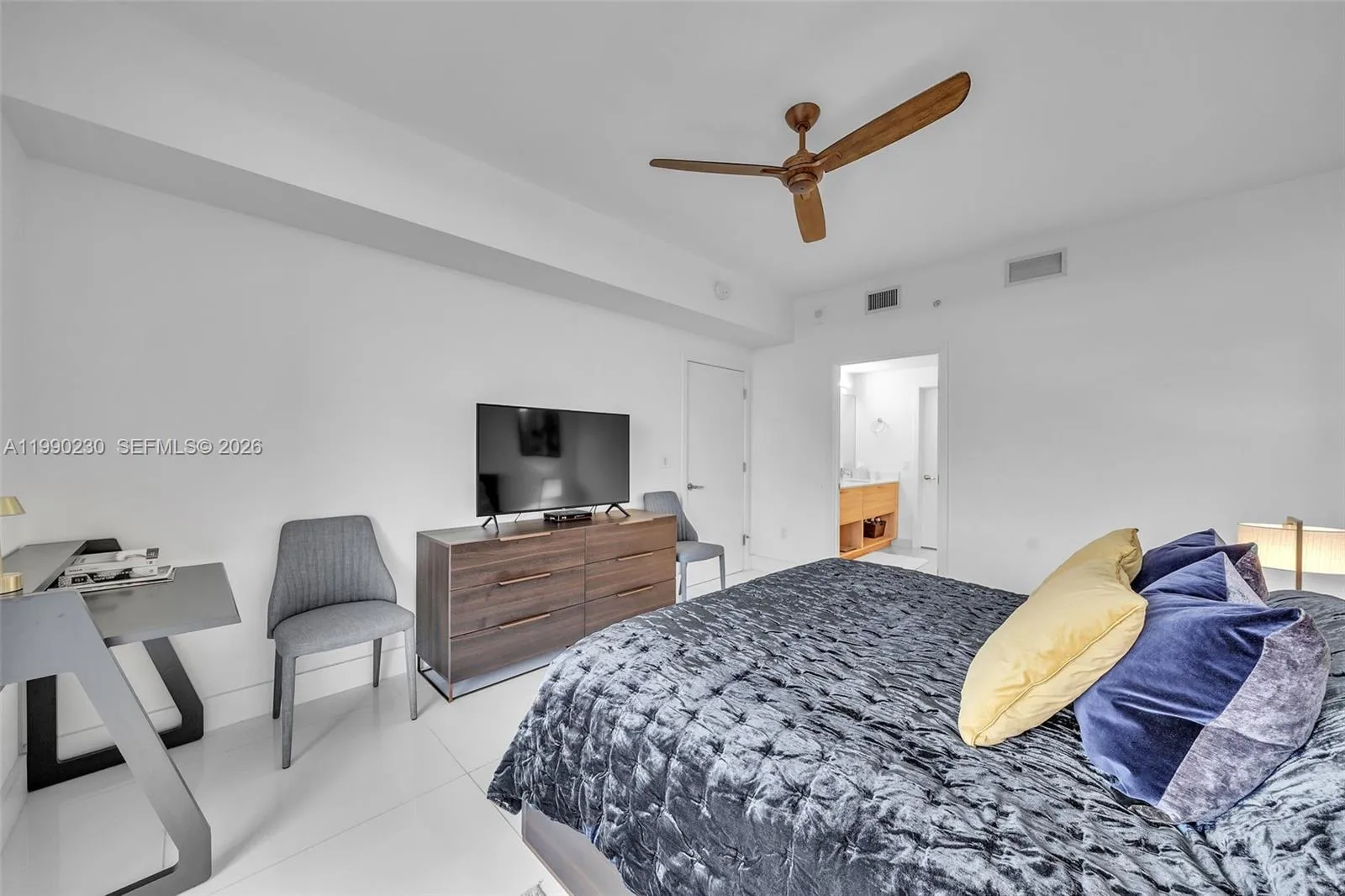 16385 Biscayne Blvd 2707, North Miami Beach, Flori, North Miami Beach, Florida 33160, 3 Bedrooms Bedrooms, ,3 BathroomsBathrooms,Residential,For Sale,16385 Biscayne Blvd 2707, North Miami Beach, Flori,A11990230