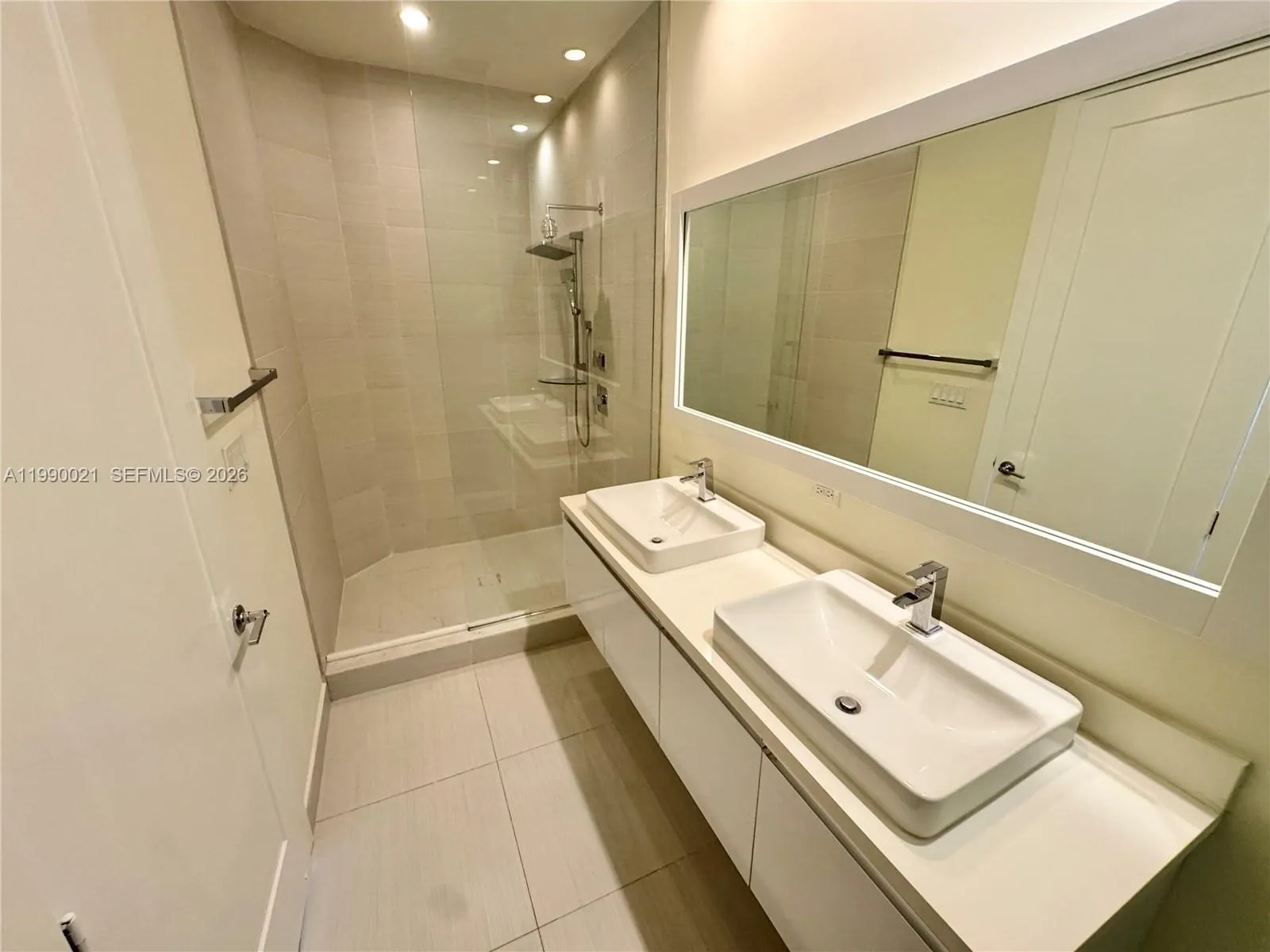 6415 Nw 102nd Path 204, Miami, Florida 33178, Miami, Florida 33178, 3 Bedrooms Bedrooms, ,2 BathroomsBathrooms,Residential Lease,For Rent,6415 Nw 102nd Path 204, Miami, Florida 33178,A11990021