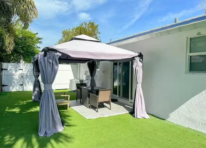 650 Ne 15th St, Fort Lauderdale, Florida 33304, Fort Lauderdale, Florida 33304, ,Residential Income,For Sale,650 Ne 15th St, Fort Lauderdale, Florida 33304,A11990300