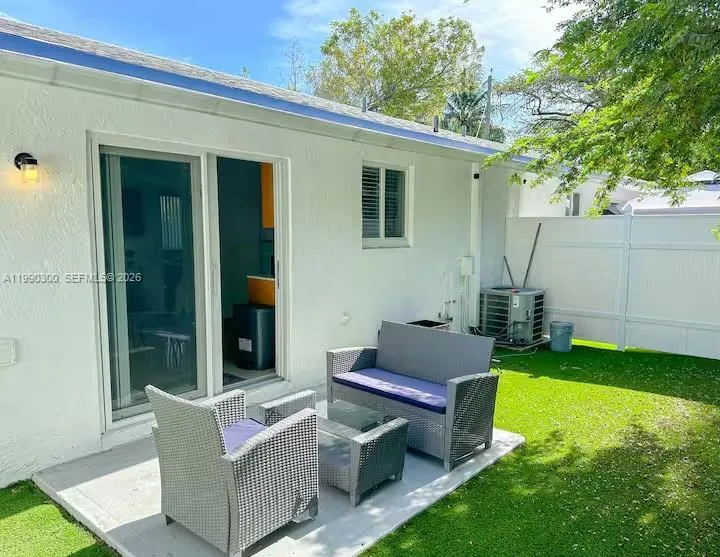 650 Ne 15th St, Fort Lauderdale, Florida 33304, Fort Lauderdale, Florida 33304, ,Residential Income,For Sale,650 Ne 15th St, Fort Lauderdale, Florida 33304,A11990300