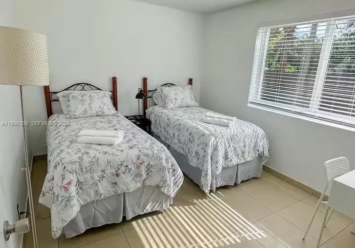 650 Ne 15th St, Fort Lauderdale, Florida 33304, Fort Lauderdale, Florida 33304, ,Residential Income,For Sale,650 Ne 15th St, Fort Lauderdale, Florida 33304,A11990300