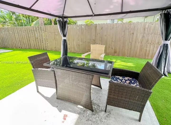 650 Ne 15th St, Fort Lauderdale, Florida 33304, Fort Lauderdale, Florida 33304, ,Residential Income,For Sale,650 Ne 15th St, Fort Lauderdale, Florida 33304,A11990300