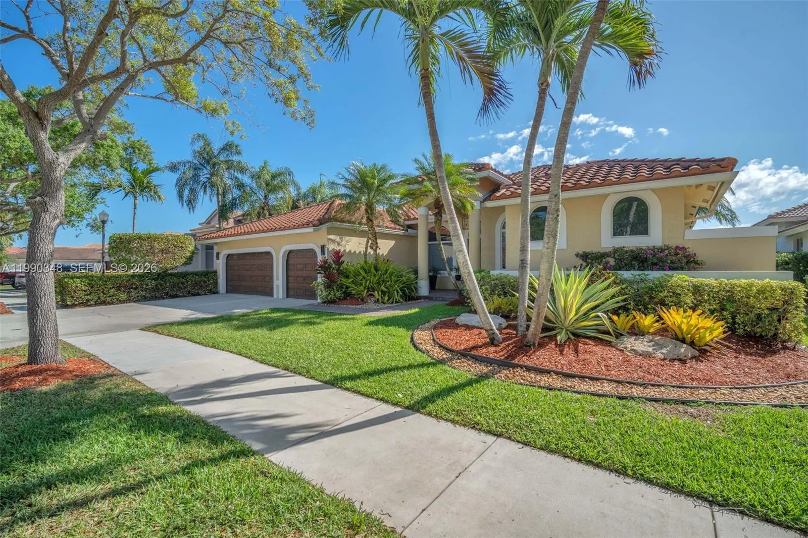 219 Landings Blvd, Weston, Florida 33327, Weston, Florida 33327, 5 Bedrooms Bedrooms, ,3 BathroomsBathrooms,Residential,For Sale,219 Landings Blvd, Weston, Florida 33327,A11990348
