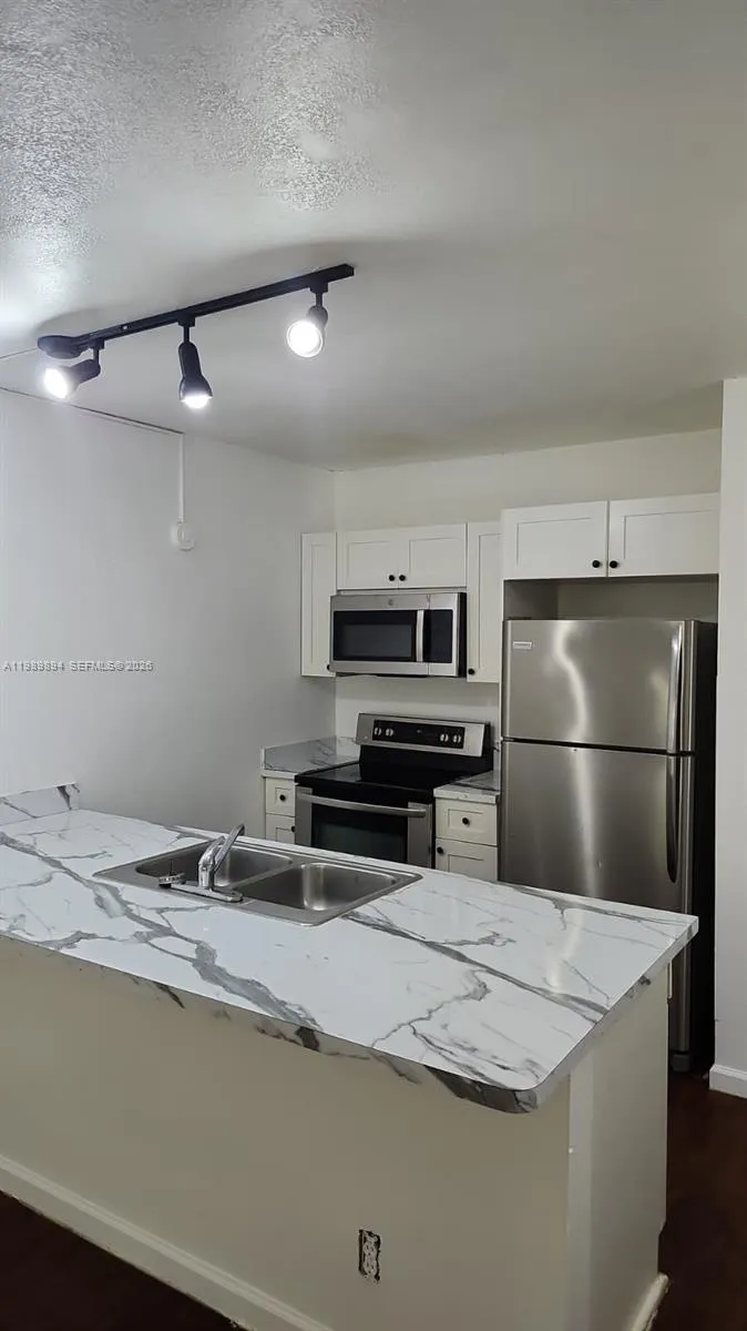 2401 Riverside Dr 510-b, Coral Springs, Florida 33, Coral Springs, Florida 33065, 1 Bedroom Bedrooms, ,1 BathroomBathrooms,Residential Lease,For Rent,2401 Riverside Dr 510-b, Coral Springs, Florida 33,A11989894