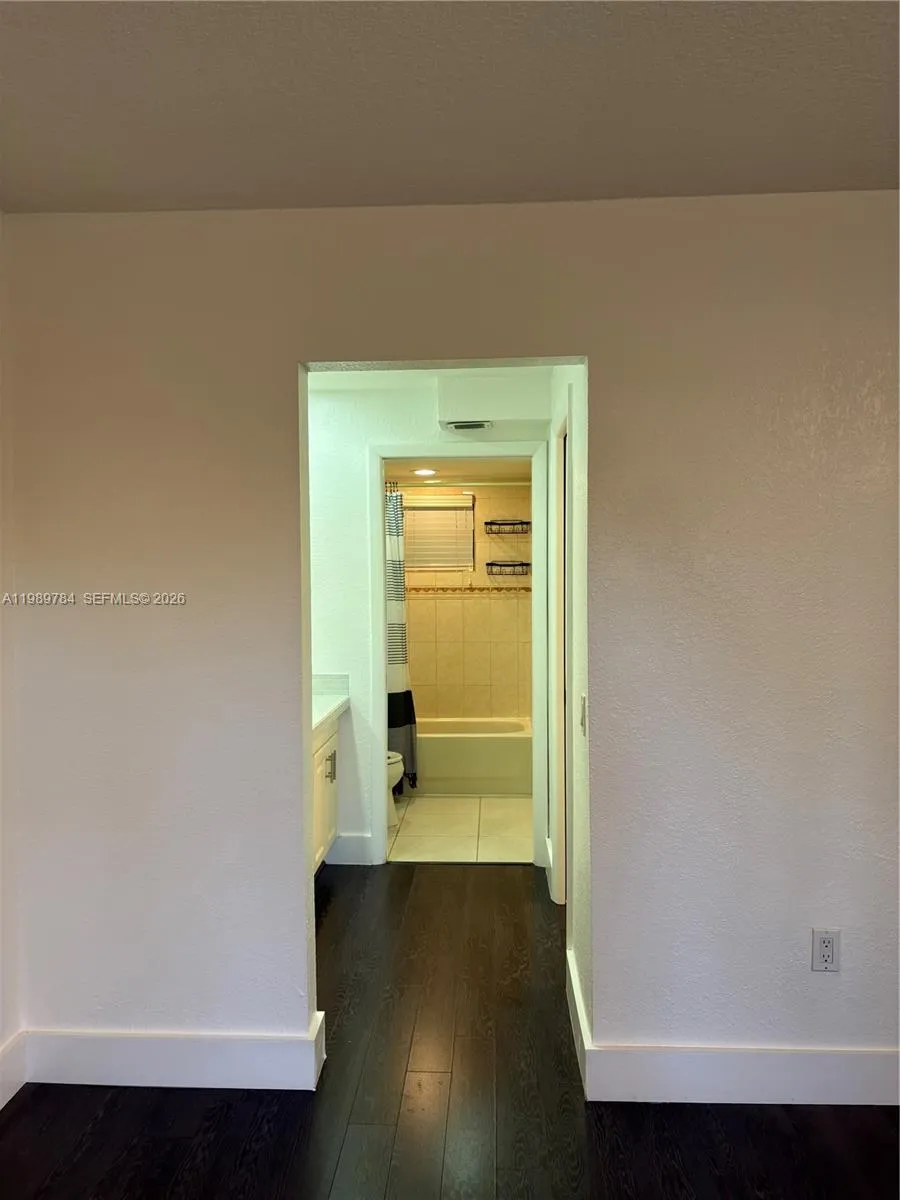8075 Sw 107th Ave 221, Miami, Florida 33173, Miami, Florida 33173, 1 Bedroom Bedrooms, ,1 BathroomBathrooms,Residential Lease,For Rent,8075 Sw 107th Ave 221, Miami, Florida 33173,A11989784