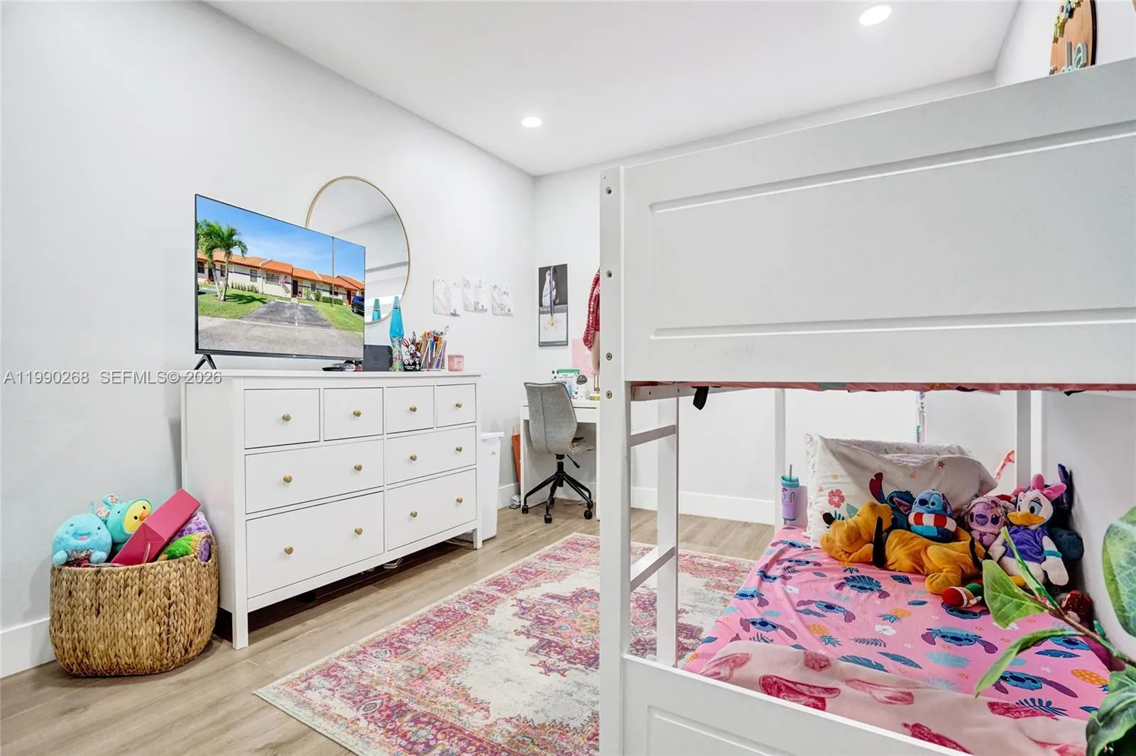 2nd large bedroom