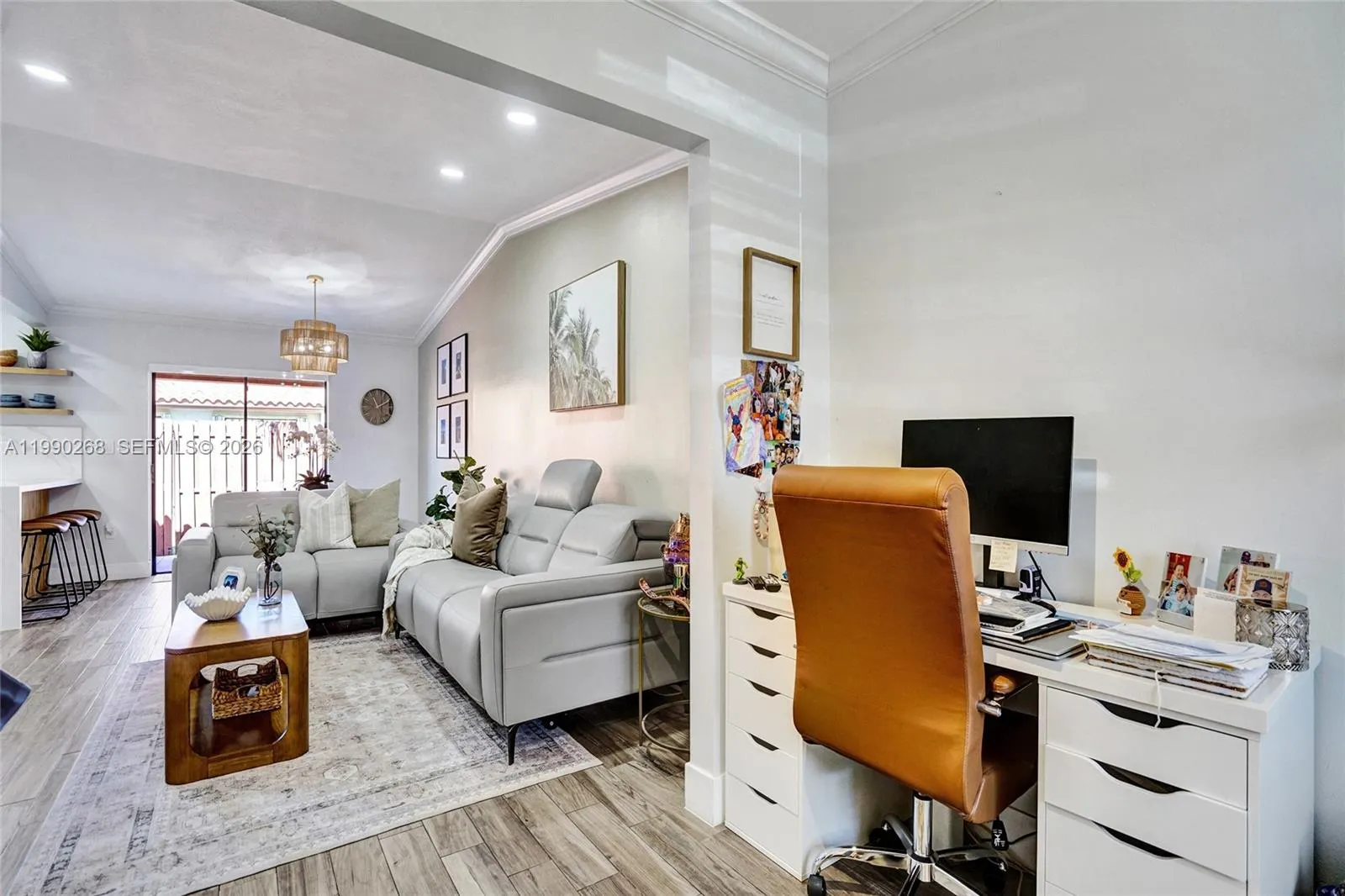 or 3rd bedroom with closet and window