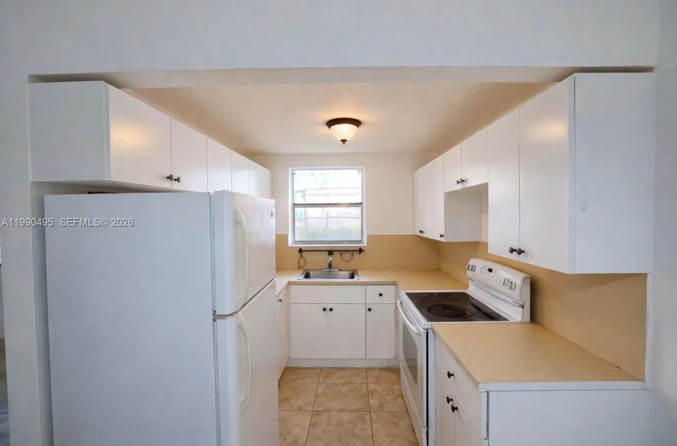 12275 Ne 19th Ave 4, North Miami, Florida 33181, North Miami, Florida 33181, 1 Bedroom Bedrooms, ,1 BathroomBathrooms,Residential Lease,For Rent,12275 Ne 19th Ave 4, North Miami, Florida 33181,A11990495