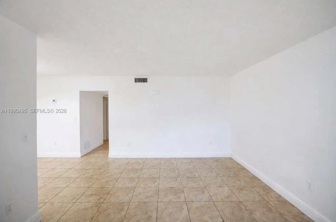 12275 Ne 19th Ave 4, North Miami, Florida 33181, North Miami, Florida 33181, 1 Bedroom Bedrooms, ,1 BathroomBathrooms,Residential Lease,For Rent,12275 Ne 19th Ave 4, North Miami, Florida 33181,A11990495