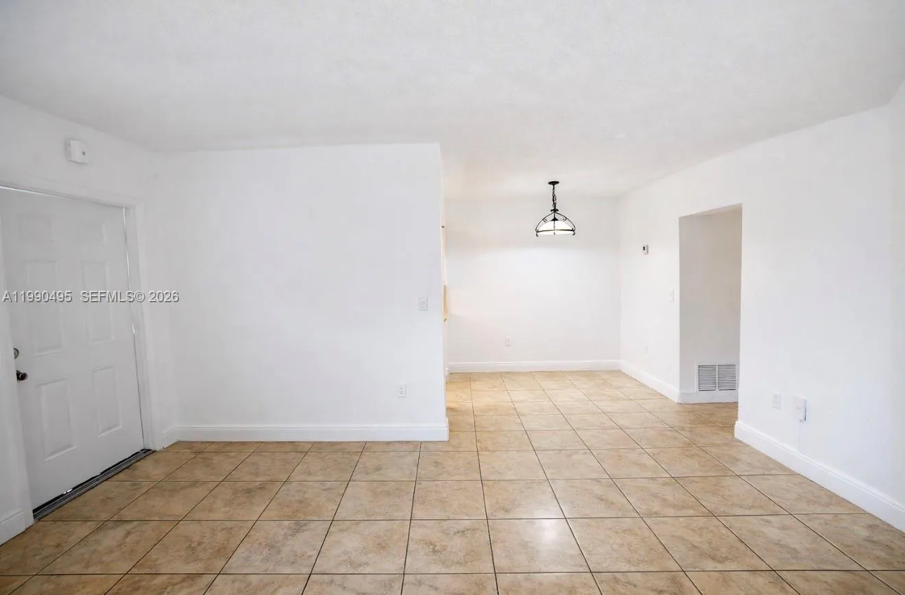 12275 Ne 19th Ave 4, North Miami, Florida 33181, North Miami, Florida 33181, 1 Bedroom Bedrooms, ,1 BathroomBathrooms,Residential Lease,For Rent,12275 Ne 19th Ave 4, North Miami, Florida 33181,A11990495