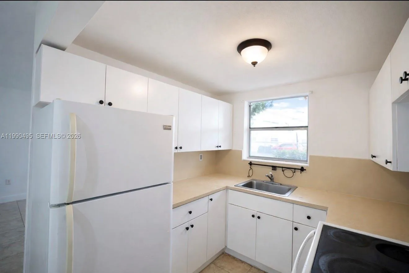 12275 Ne 19th Ave 4, North Miami, Florida 33181, North Miami, Florida 33181, 1 Bedroom Bedrooms, ,1 BathroomBathrooms,Residential Lease,For Rent,12275 Ne 19th Ave 4, North Miami, Florida 33181,A11990495