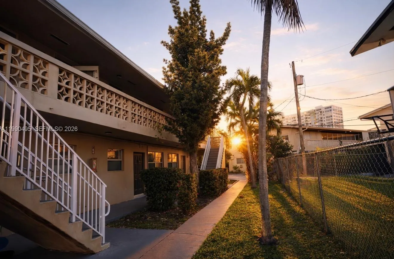 12275 Ne 19th Ave 4, North Miami, Florida 33181, North Miami, Florida 33181, 1 Bedroom Bedrooms, ,1 BathroomBathrooms,Residential Lease,For Rent,12275 Ne 19th Ave 4, North Miami, Florida 33181,A11990495