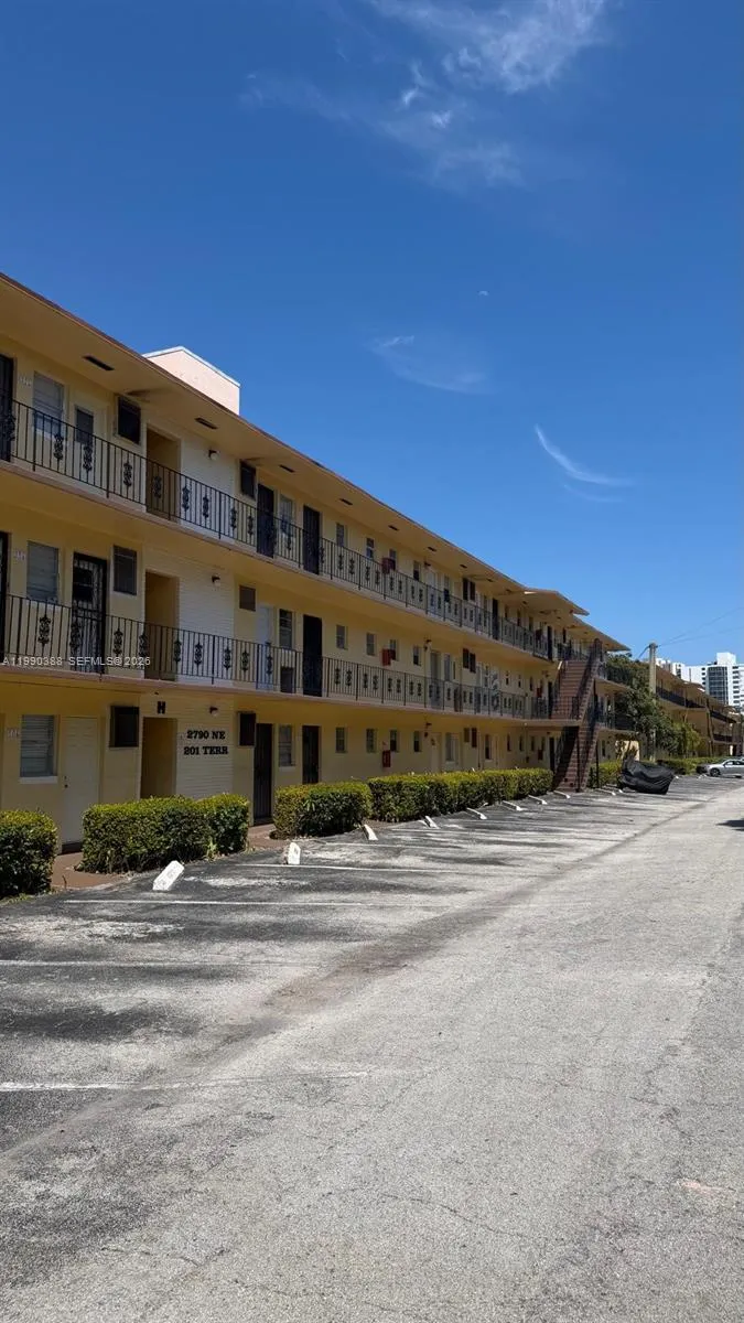 2790 Ne 201st Ter H217, Aventura, Florida 33180, Aventura, Florida 33180, 1 Bedroom Bedrooms, ,1 BathroomBathrooms,Residential Lease,For Rent,2790 Ne 201st Ter H217, Aventura, Florida 33180,A11990388