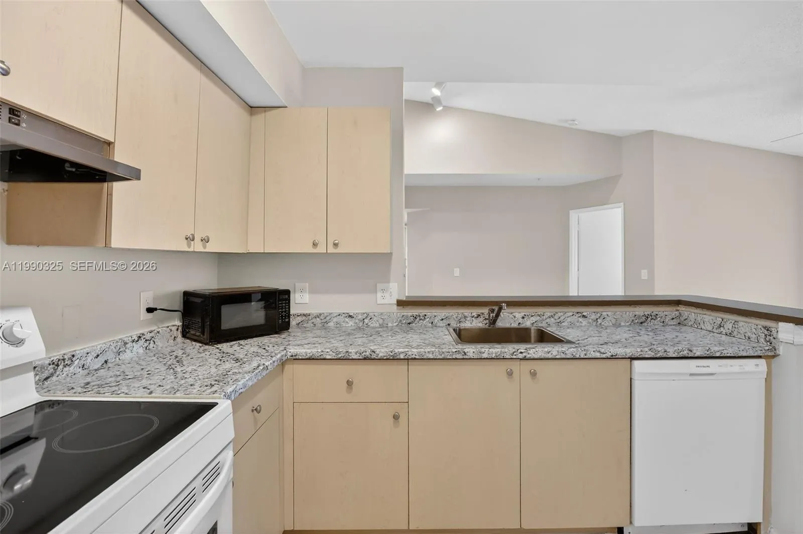 2496 Centergate Dr 301, Miramar, Florida 33025, Miramar, Florida 33025, 2 Bedrooms Bedrooms, ,2 BathroomsBathrooms,Residential Lease,For Rent,2496 Centergate Dr 301, Miramar, Florida 33025,A11990325