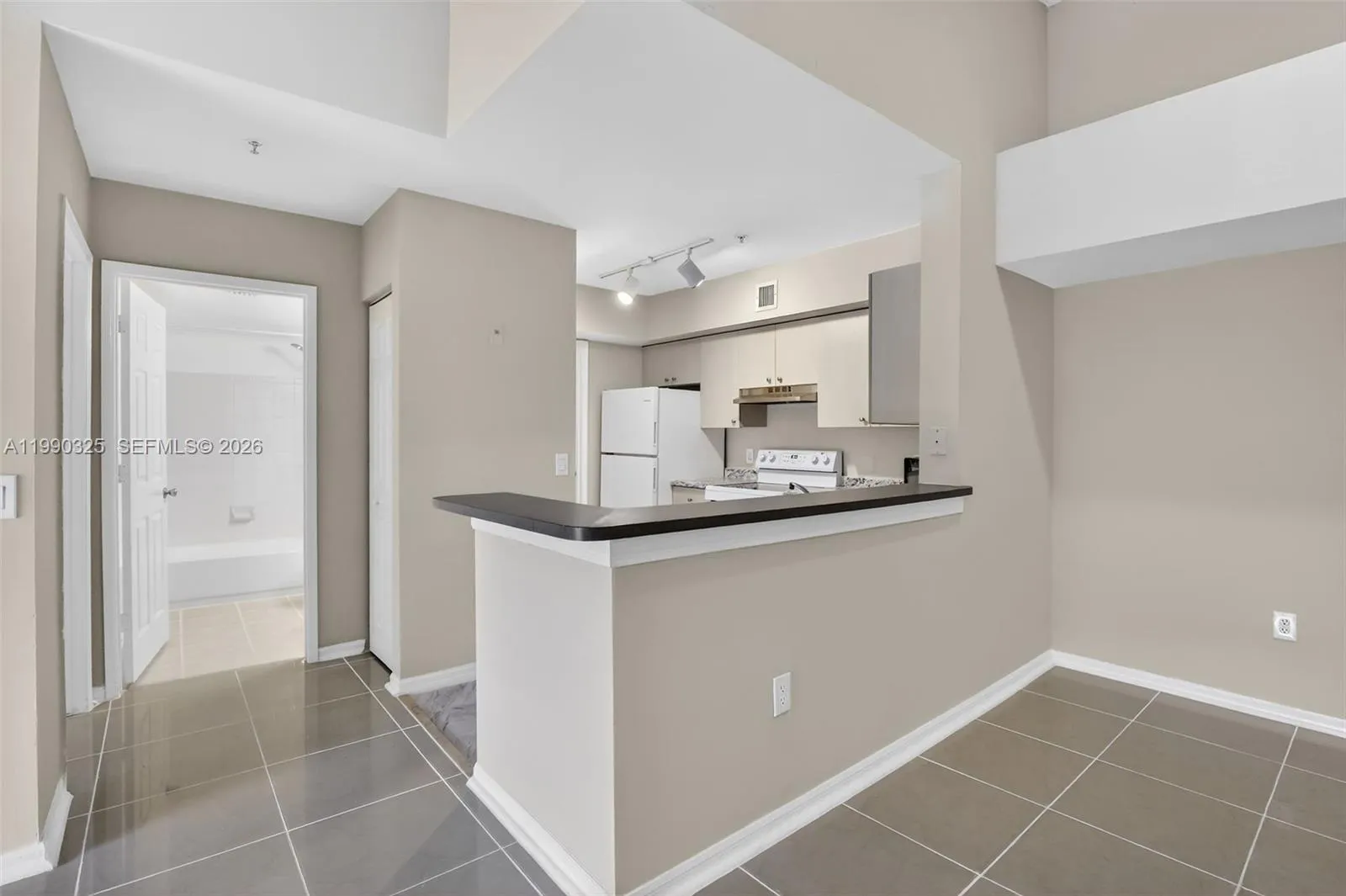 2496 Centergate Dr 301, Miramar, Florida 33025, Miramar, Florida 33025, 2 Bedrooms Bedrooms, ,2 BathroomsBathrooms,Residential Lease,For Rent,2496 Centergate Dr 301, Miramar, Florida 33025,A11990325