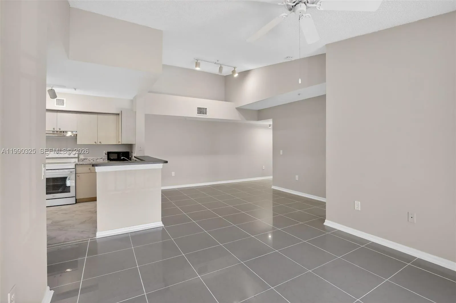 2496 Centergate Dr 301, Miramar, Florida 33025, Miramar, Florida 33025, 2 Bedrooms Bedrooms, ,2 BathroomsBathrooms,Residential Lease,For Rent,2496 Centergate Dr 301, Miramar, Florida 33025,A11990325