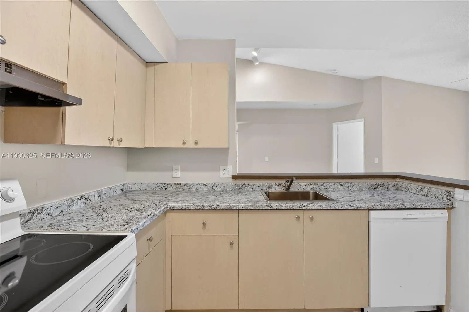 2496 Centergate Dr 301, Miramar, Florida 33025, Miramar, Florida 33025, 2 Bedrooms Bedrooms, ,2 BathroomsBathrooms,Residential Lease,For Rent,2496 Centergate Dr 301, Miramar, Florida 33025,A11990325