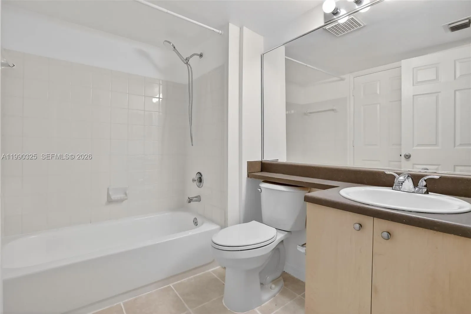 2496 Centergate Dr 301, Miramar, Florida 33025, Miramar, Florida 33025, 2 Bedrooms Bedrooms, ,2 BathroomsBathrooms,Residential Lease,For Rent,2496 Centergate Dr 301, Miramar, Florida 33025,A11990325