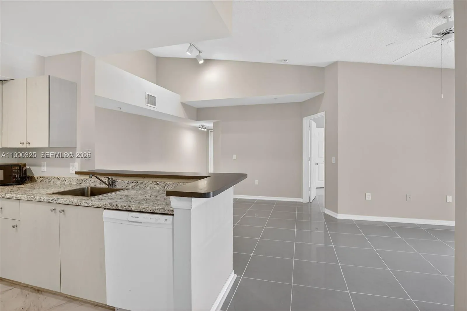 2496 Centergate Dr 301, Miramar, Florida 33025, Miramar, Florida 33025, 2 Bedrooms Bedrooms, ,2 BathroomsBathrooms,Residential Lease,For Rent,2496 Centergate Dr 301, Miramar, Florida 33025,A11990325