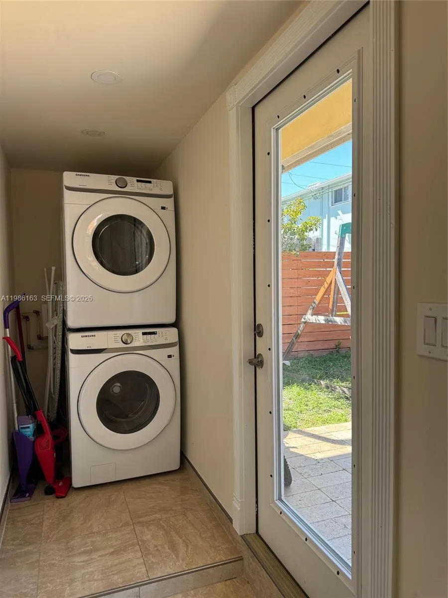 2355 Se 7th St, Pompano Beach, Florida 33062, Pompano Beach, Florida 33062, 3 Bedrooms Bedrooms, ,2 BathroomsBathrooms,Residential,For Sale,2355 Se 7th St, Pompano Beach, Florida 33062,A11986163