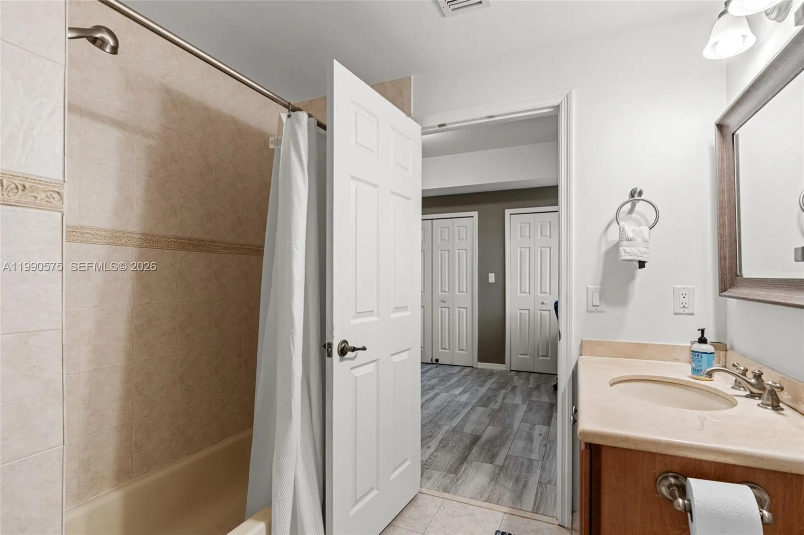 5271 Sw 8th St 315, Miami, Florida 33134, Miami, Florida 33134, 3 Bedrooms Bedrooms, ,2 BathroomsBathrooms,Residential Lease,For Rent,5271 Sw 8th St 315, Miami, Florida 33134,A11990575