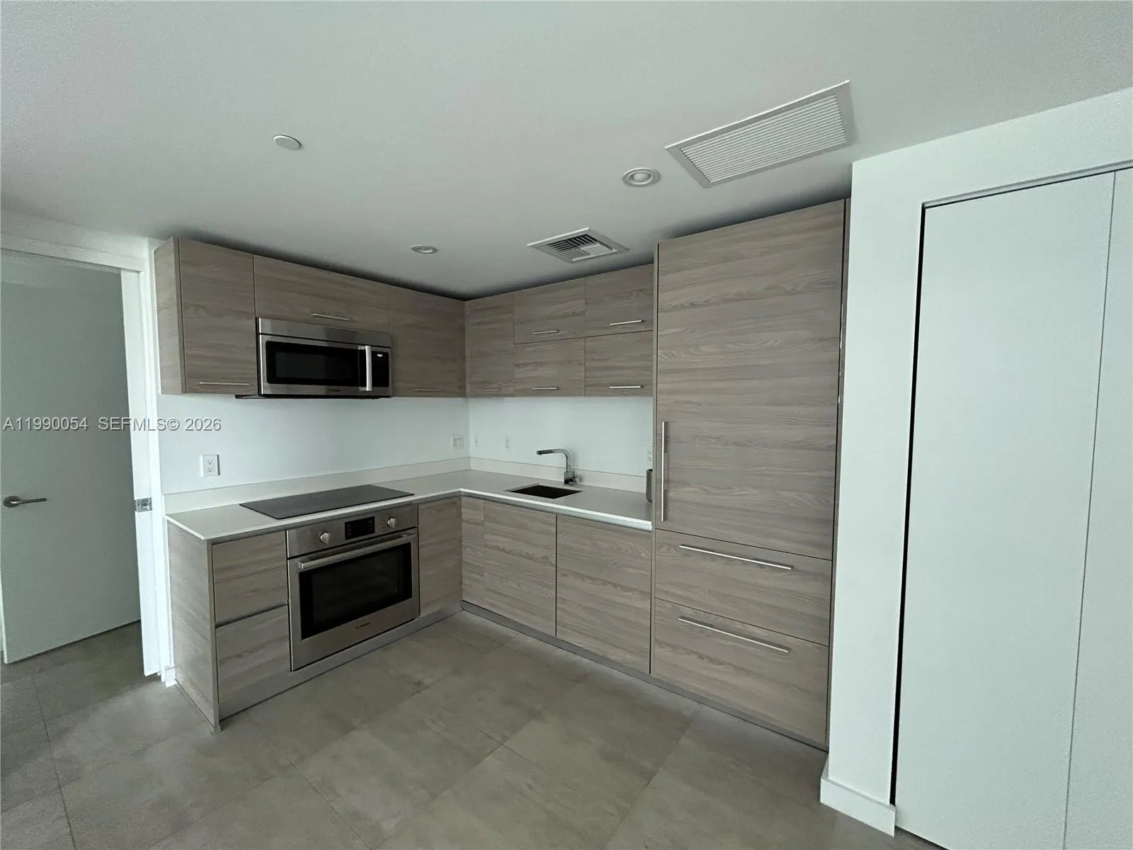 1300 S Miami Ave 1607, Miami, Florida 33130, Miami, Florida 33130, 1 Bedroom Bedrooms, ,1 BathroomBathrooms,Residential Lease,For Rent,1300 S Miami Ave 1607, Miami, Florida 33130,A11990054