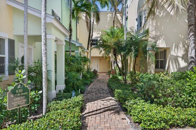 630 Se 15th St 5, Fort Lauderdale, Florida 33316, Fort Lauderdale, Florida 33316, 3 Bedrooms Bedrooms, ,3 BathroomsBathrooms,Residential,For Sale,630 Se 15th St 5, Fort Lauderdale, Florida 33316,A11987604