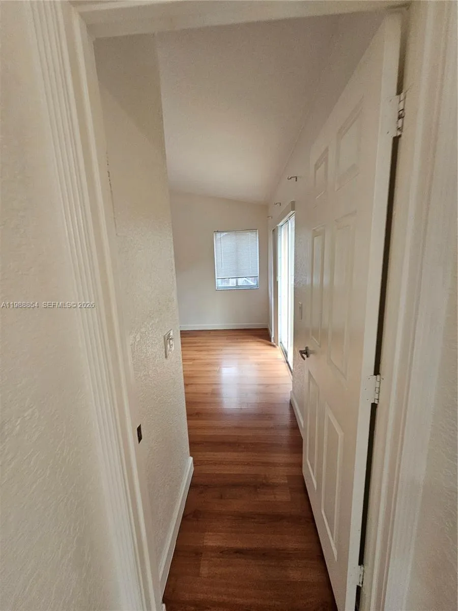 Entrance Primary Bedroom