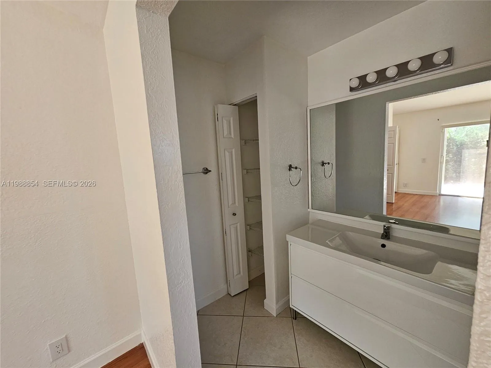 4279 Greenbriar Ln 1, Weston, Florida 33331, Weston, Florida 33331, 3 Bedrooms Bedrooms, ,2 BathroomsBathrooms,Residential Lease,For Rent,4279 Greenbriar Ln 1, Weston, Florida 33331,A11988854