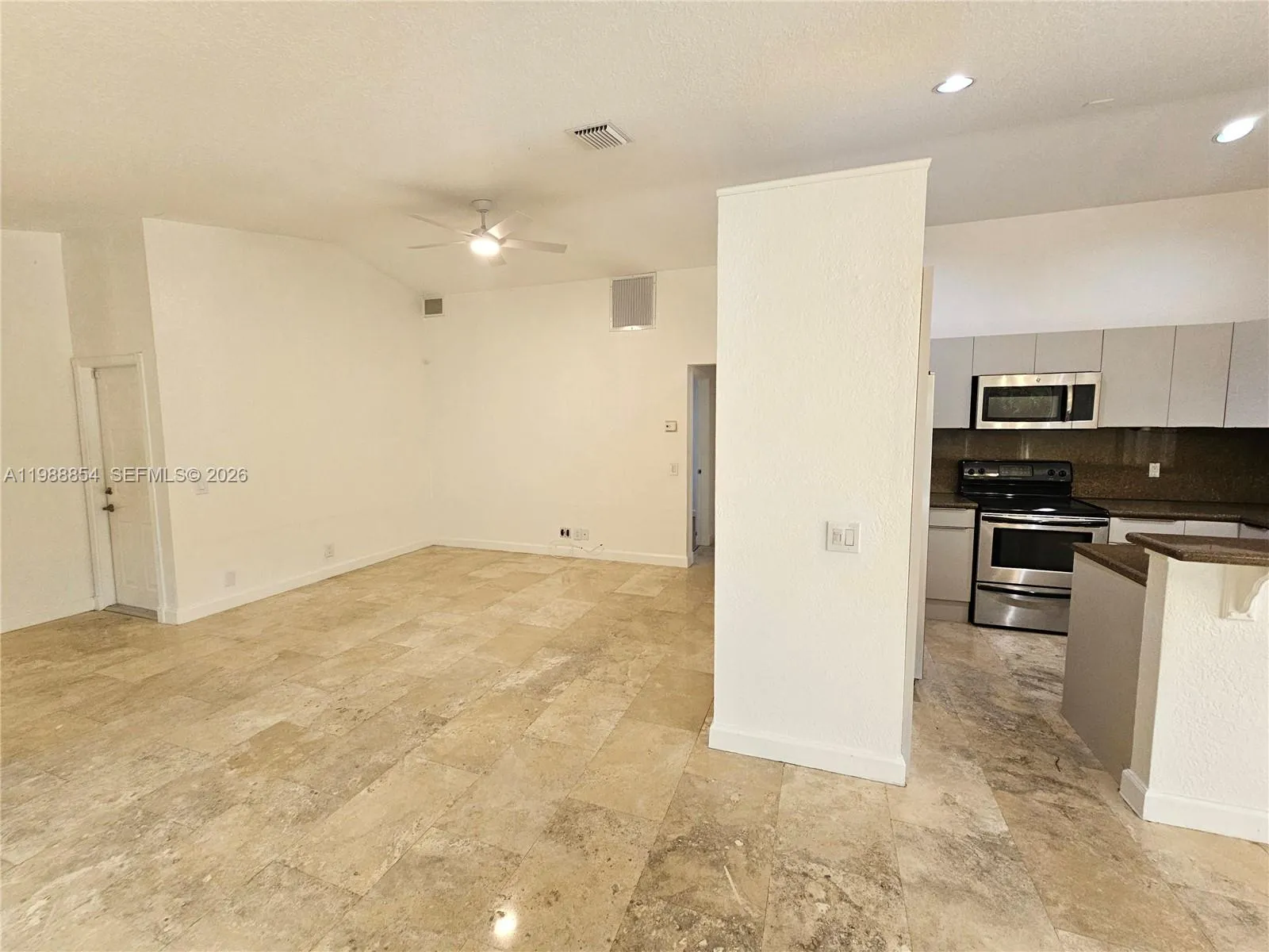 4279 Greenbriar Ln 1, Weston, Florida 33331, Weston, Florida 33331, 3 Bedrooms Bedrooms, ,2 BathroomsBathrooms,Residential Lease,For Rent,4279 Greenbriar Ln 1, Weston, Florida 33331,A11988854