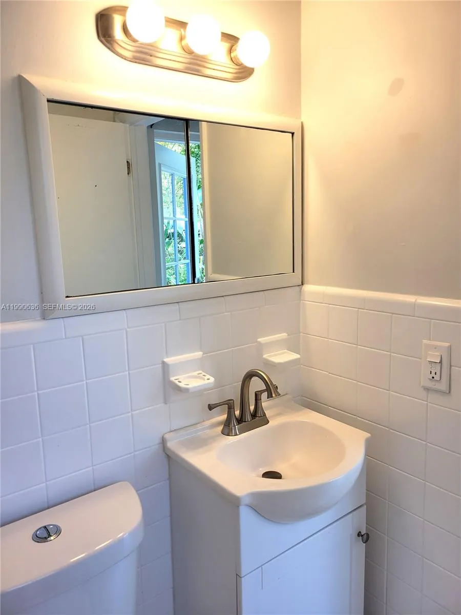 125 Nw 25th St 129, Wilton Manors, Florida 33311, Wilton Manors, Florida 33311, 1 Bedroom Bedrooms, ,1 BathroomBathrooms,Residential Lease,For Rent,125 Nw 25th St 129, Wilton Manors, Florida 33311,A11990636