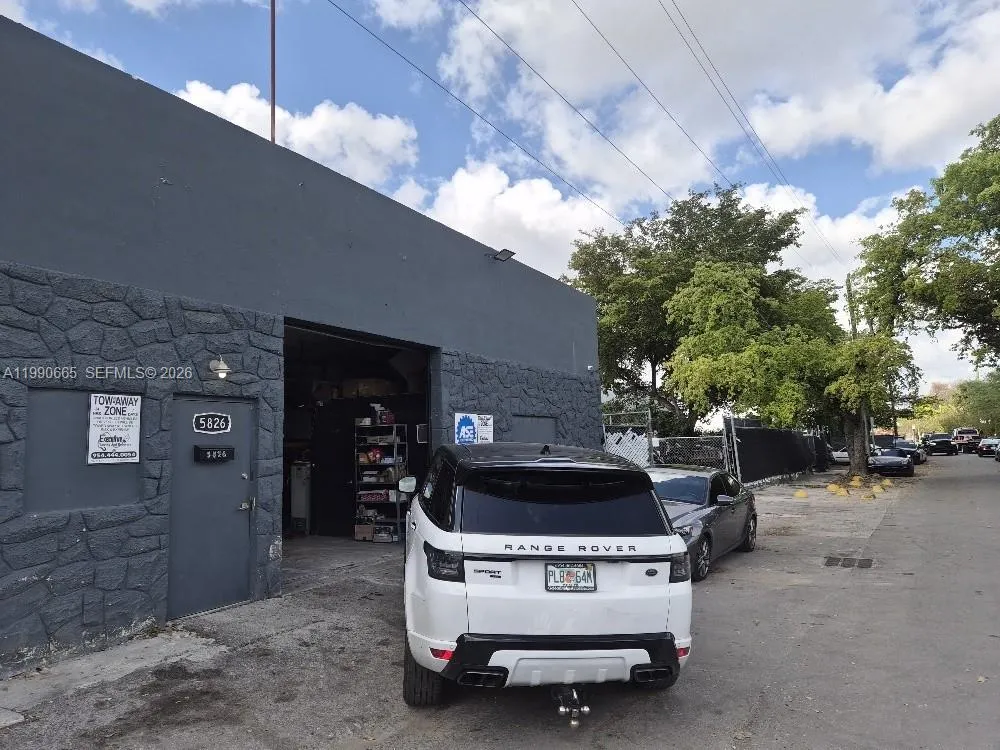5824 Dewey St, Hollywood, Florida 33023, Hollywood, Florida 33023, ,Commercial Lease,For Rent,5824 Dewey St, Hollywood, Florida 33023,A11990665