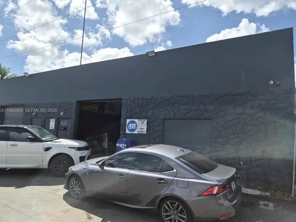 5824 Dewey St, Hollywood, Florida 33023, Hollywood, Florida 33023, ,Commercial Lease,For Rent,5824 Dewey St, Hollywood, Florida 33023,A11990665