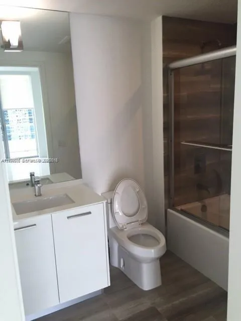 1300 Brickell Bay Dr 2500, Miami, Florida 33131, Miami, Florida 33131, ,1 BathroomBathrooms,Residential Lease,For Rent,1300 Brickell Bay Dr 2500, Miami, Florida 33131,A11990666
