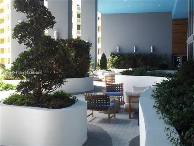 1300 Brickell Bay Dr 2500, Miami, Florida 33131, Miami, Florida 33131, ,1 BathroomBathrooms,Residential Lease,For Rent,1300 Brickell Bay Dr 2500, Miami, Florida 33131,A11990666