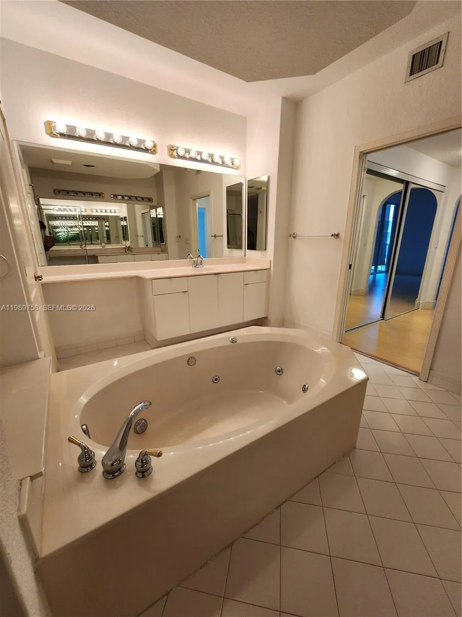 10710 Nw 66th St 402, Doral, Florida 33178, Doral, Florida 33178, 3 Bedrooms Bedrooms, ,2 BathroomsBathrooms,Residential,For Sale,10710 Nw 66th St 402, Doral, Florida 33178,A11989758