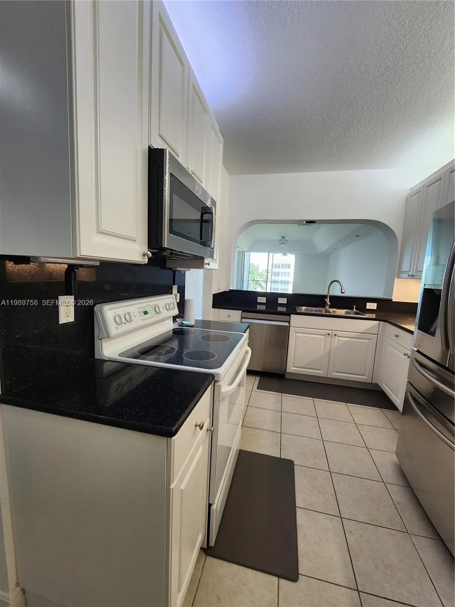 10710 Nw 66th St 402, Doral, Florida 33178, Doral, Florida 33178, 3 Bedrooms Bedrooms, ,2 BathroomsBathrooms,Residential,For Sale,10710 Nw 66th St 402, Doral, Florida 33178,A11989758