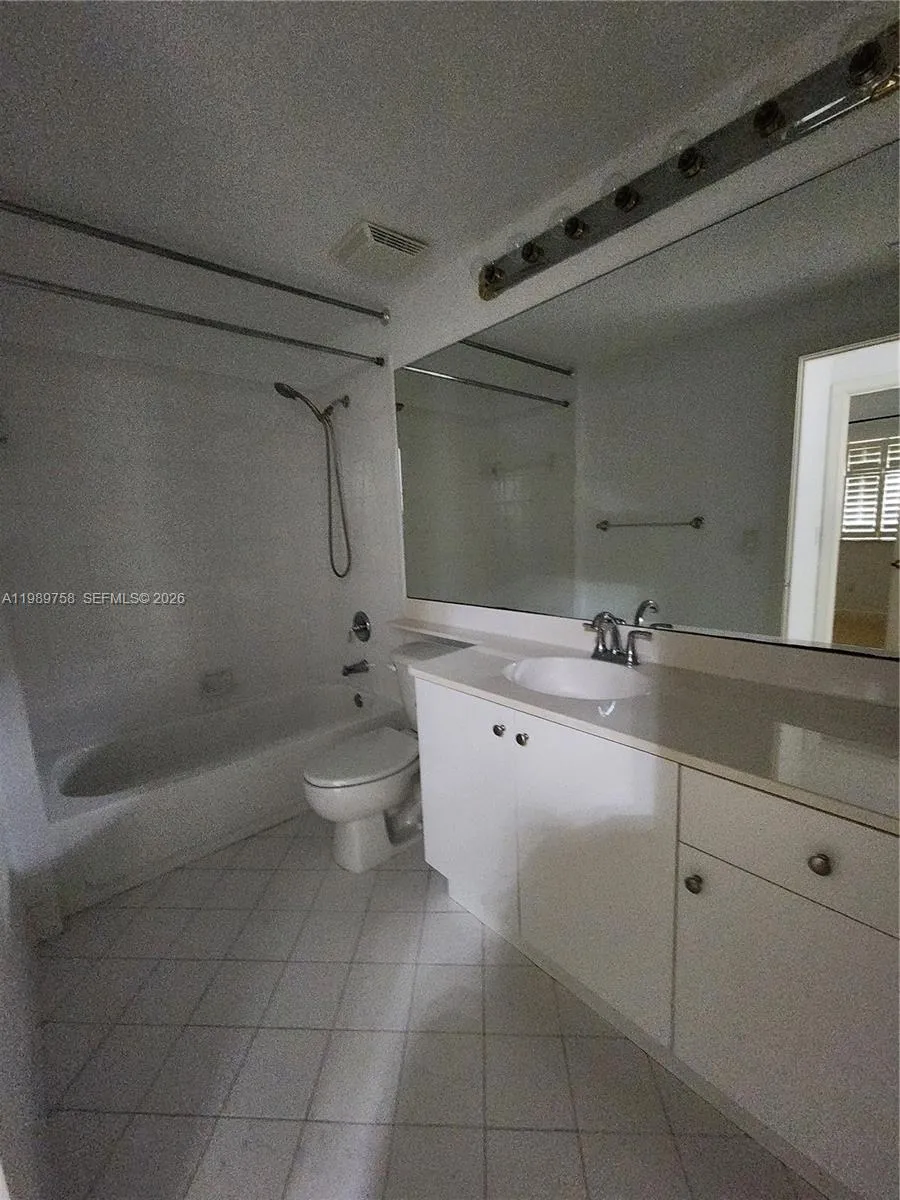 10710 Nw 66th St 402, Doral, Florida 33178, Doral, Florida 33178, 3 Bedrooms Bedrooms, ,2 BathroomsBathrooms,Residential,For Sale,10710 Nw 66th St 402, Doral, Florida 33178,A11989758