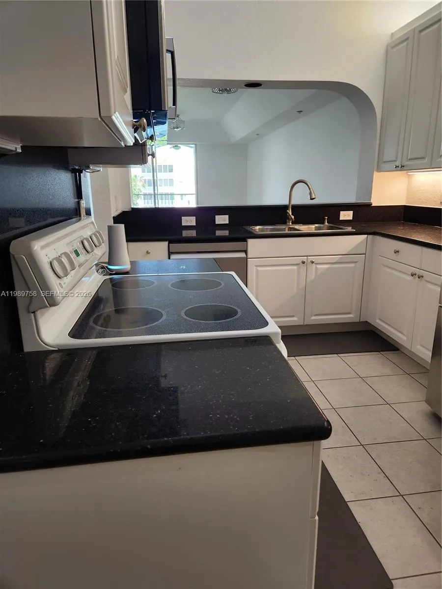 10710 Nw 66th St 402, Doral, Florida 33178, Doral, Florida 33178, 3 Bedrooms Bedrooms, ,2 BathroomsBathrooms,Residential,For Sale,10710 Nw 66th St 402, Doral, Florida 33178,A11989758