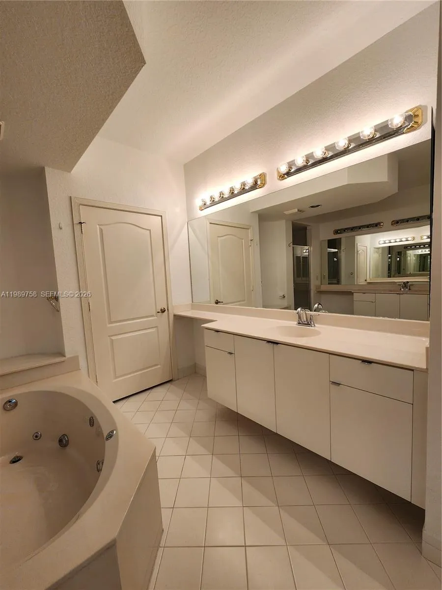 10710 Nw 66th St 402, Doral, Florida 33178, Doral, Florida 33178, 3 Bedrooms Bedrooms, ,2 BathroomsBathrooms,Residential,For Sale,10710 Nw 66th St 402, Doral, Florida 33178,A11989758