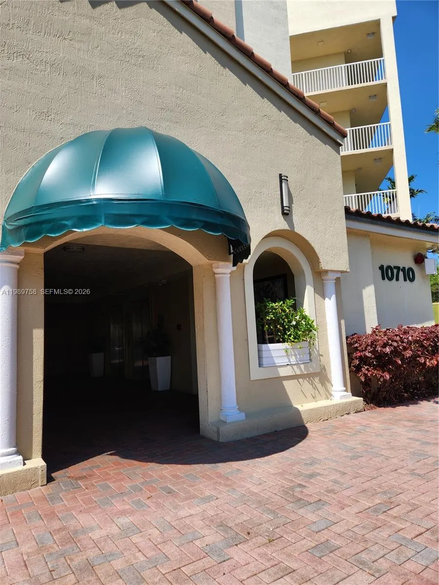 10710 Nw 66th St 402, Doral, Florida 33178, Doral, Florida 33178, 3 Bedrooms Bedrooms, ,2 BathroomsBathrooms,Residential,For Sale,10710 Nw 66th St 402, Doral, Florida 33178,A11989758