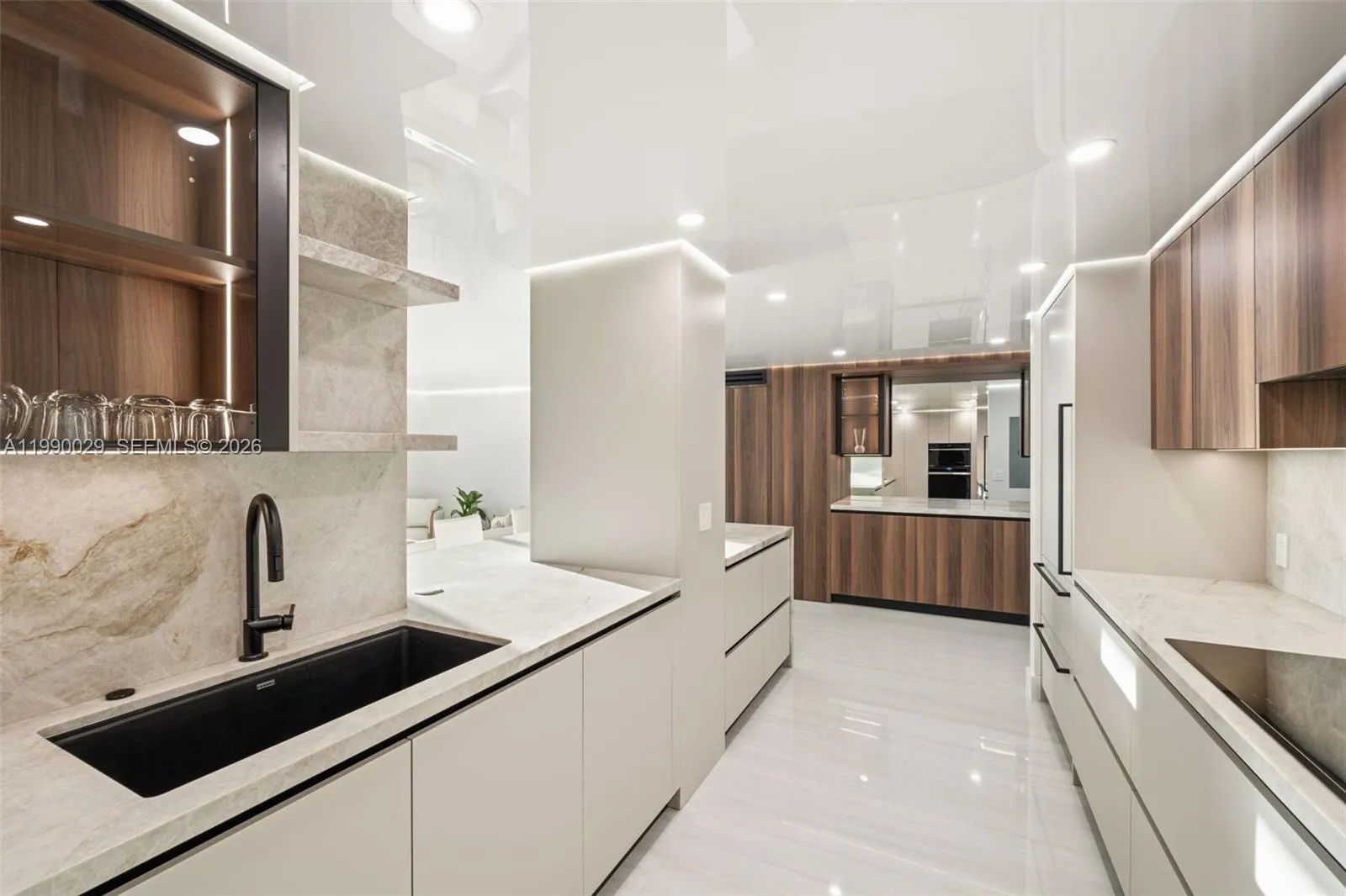 5555 Collins Ave 16h, Miami Beach, Florida 33140, Miami Beach, Florida 33140, 1 Bedroom Bedrooms, ,2 BathroomsBathrooms,Residential Lease,For Rent,5555 Collins Ave 16h, Miami Beach, Florida 33140,A11990029