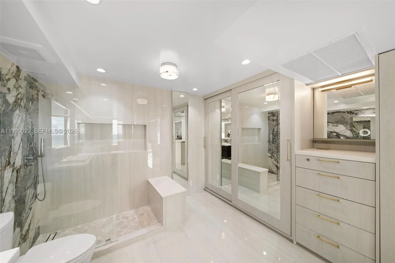 5555 Collins Ave 16h, Miami Beach, Florida 33140, Miami Beach, Florida 33140, 1 Bedroom Bedrooms, ,2 BathroomsBathrooms,Residential Lease,For Rent,5555 Collins Ave 16h, Miami Beach, Florida 33140,A11990029