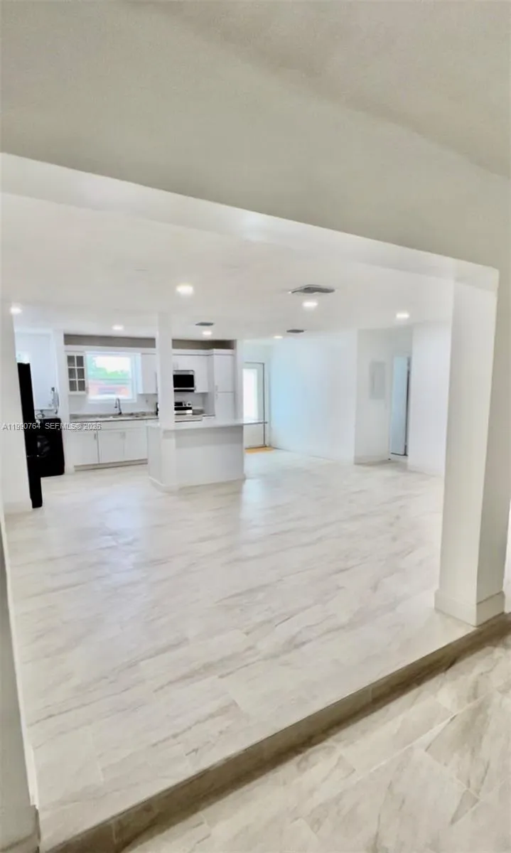 1800 Sw 87th Ave, Miami, Florida 33165, Miami, Florida 33165, 3 Bedrooms Bedrooms, ,1 BathroomBathrooms,Residential Lease,For Rent,1800 Sw 87th Ave, Miami, Florida 33165,A11990764